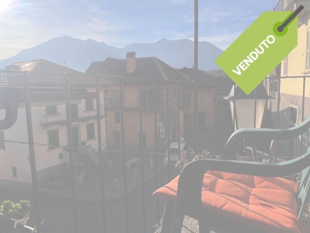 casa indipendente in vendita a Mergozzo in zona Bracchio