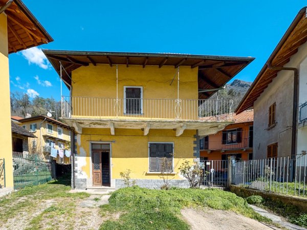 casa indipendente in vendita a Mergozzo in zona Candoglia