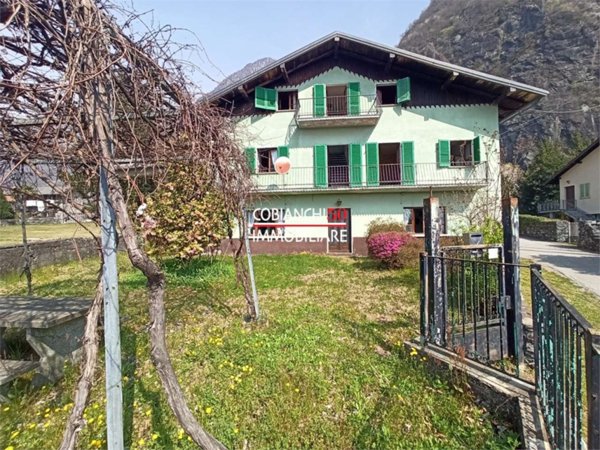 casa indipendente in vendita a Mergozzo in zona Nibbio