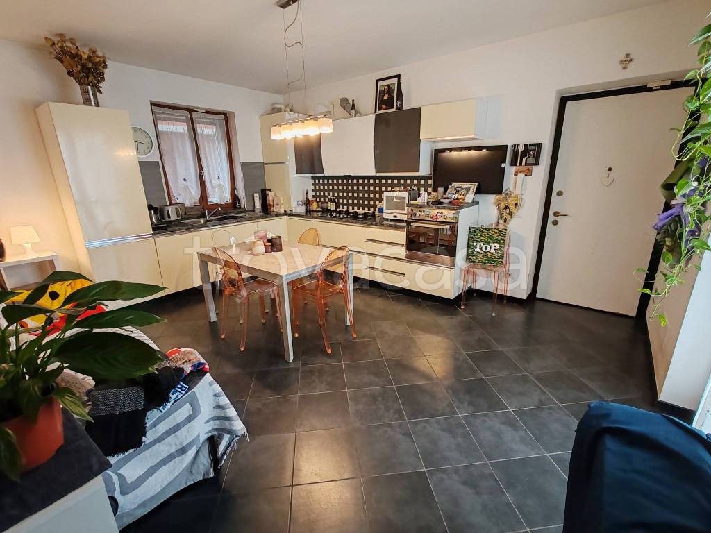 appartamento in vendita a Mergozzo in zona Albo