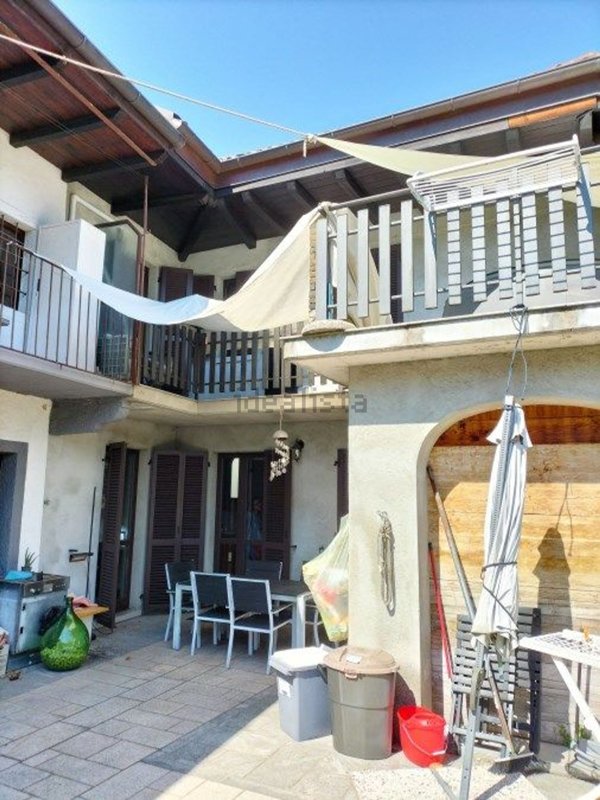 casa indipendente in vendita a Mergozzo in zona Candoglia