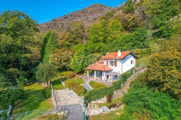 casa indipendente in vendita a Mergozzo in zona Bracchio