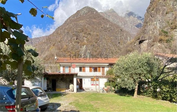 casa semindipendente in vendita a Mergozzo in zona Nibbio