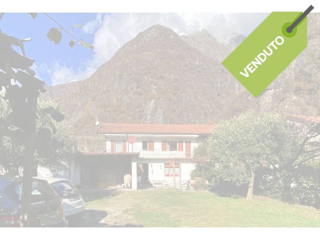 casa indipendente in vendita a Mergozzo in zona Nibbio