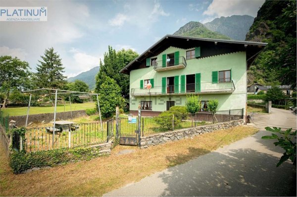 casa indipendente in vendita a Mergozzo in zona Nibbio