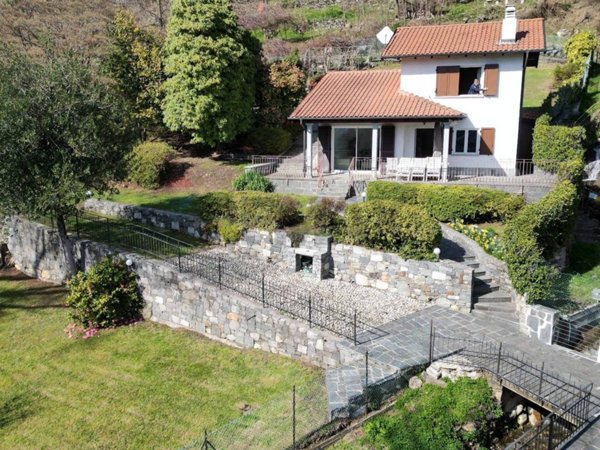 casa indipendente in vendita a Mergozzo in zona Bracchio