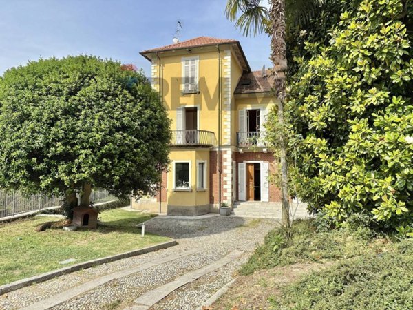 casa indipendente in vendita a Mergozzo in zona Montorfano