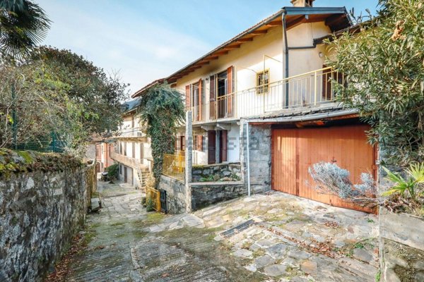 casa indipendente in vendita a Mergozzo in zona Montorfano