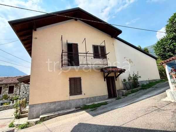 casa indipendente in vendita a Mergozzo in zona Bracchio