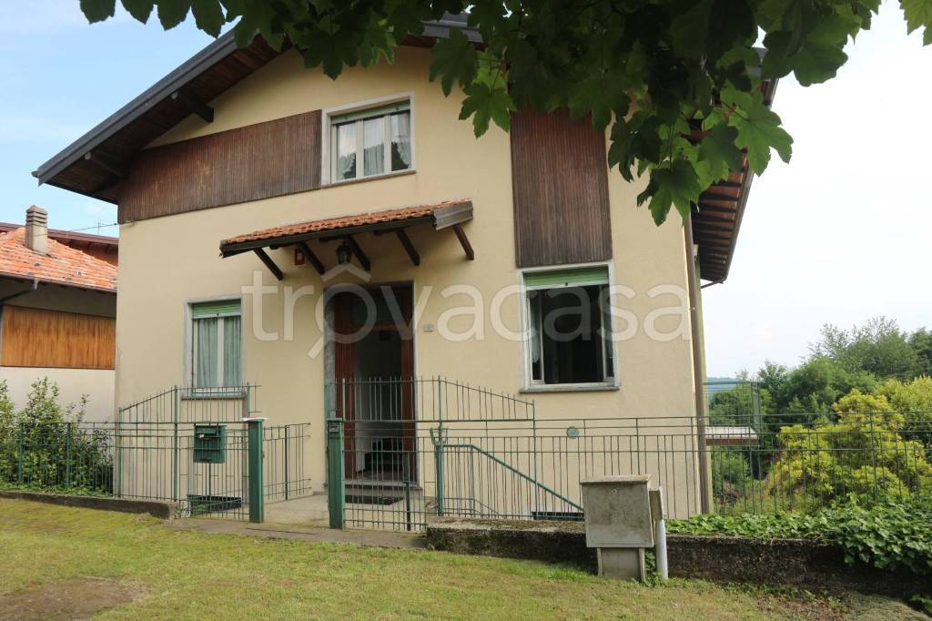 casa indipendente in vendita a Miazzina