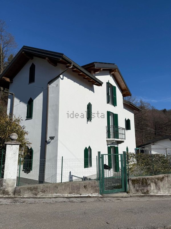 casa indipendente in vendita a Miazzina