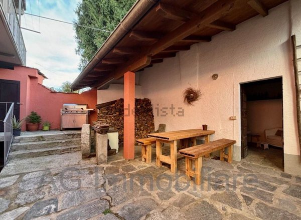 casa indipendente in vendita a Miazzina