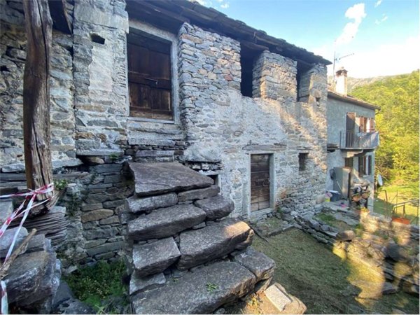 casa indipendente in vendita a Montecrestese