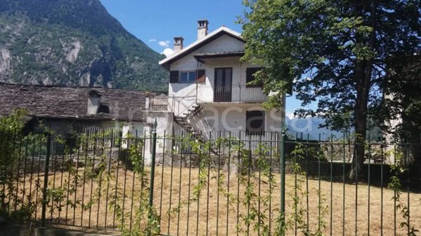 casa indipendente in vendita a Montecrestese