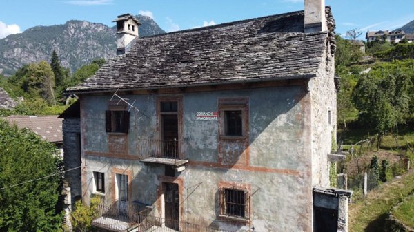 casa indipendente in vendita a Montecrestese