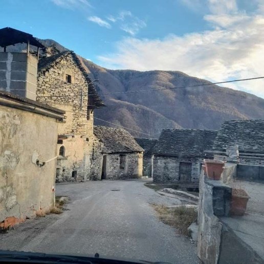 casa indipendente in vendita a Montecrestese