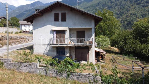 casa indipendente in vendita a Montecrestese