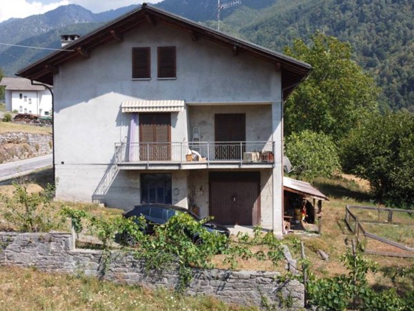 casa indipendente in vendita a Montecrestese