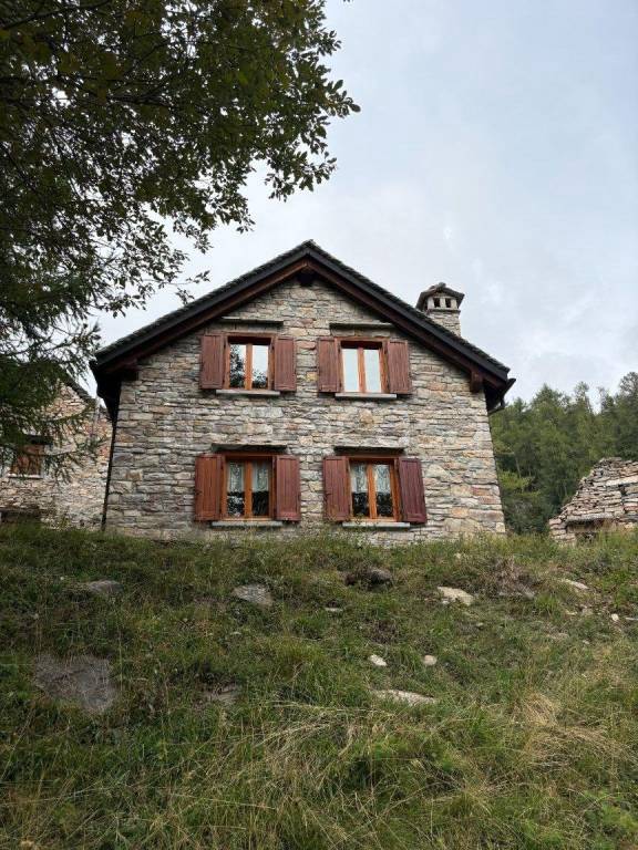 casa indipendente in vendita a Montecrestese