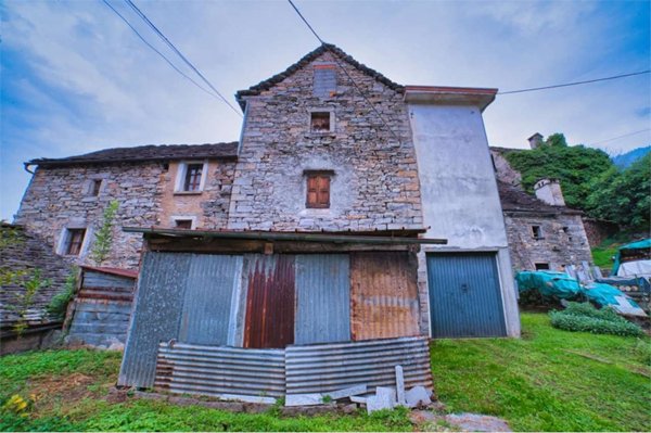 casa indipendente in vendita a Montecrestese