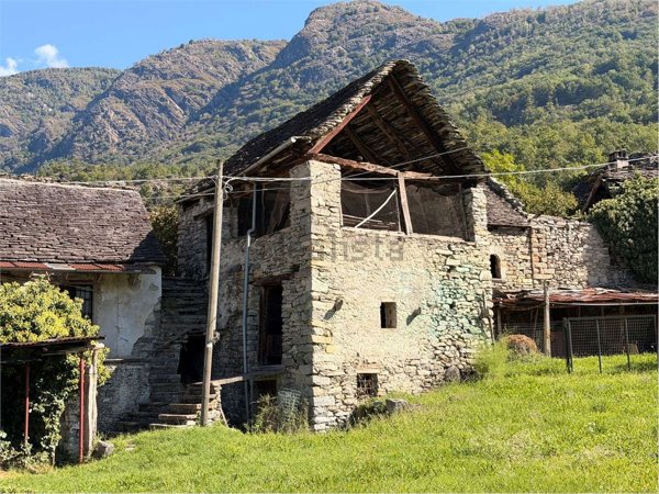 casa indipendente in vendita a Montecrestese