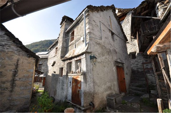 casa indipendente in vendita a Montescheno
