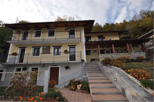 casa indipendente in vendita a Montescheno in zona Barboniga
