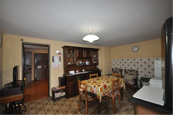 casa indipendente in vendita a Montescheno in zona Sasso