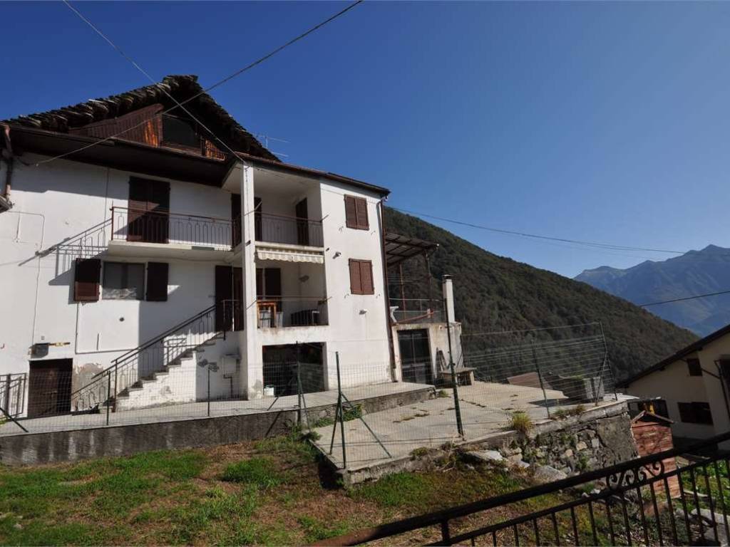 casa indipendente in vendita a Montescheno in zona Sasso