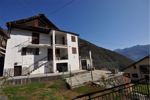 casa indipendente in vendita a Montescheno in zona Sasso