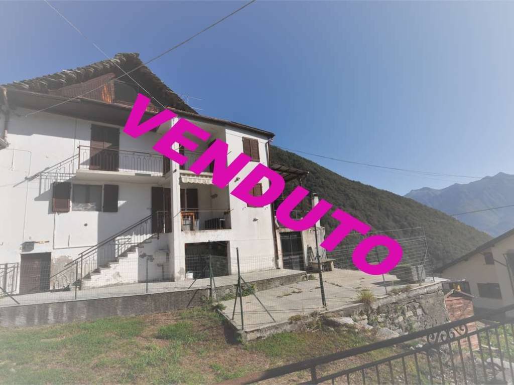 casa indipendente in vendita a Montescheno in zona Sasso