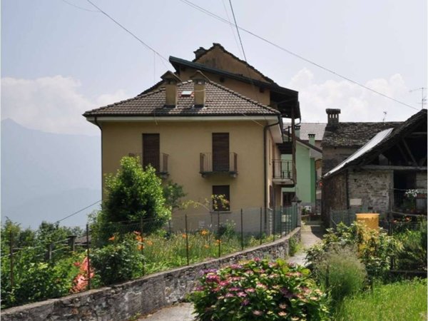 casa indipendente in vendita a Montescheno in zona Croppo