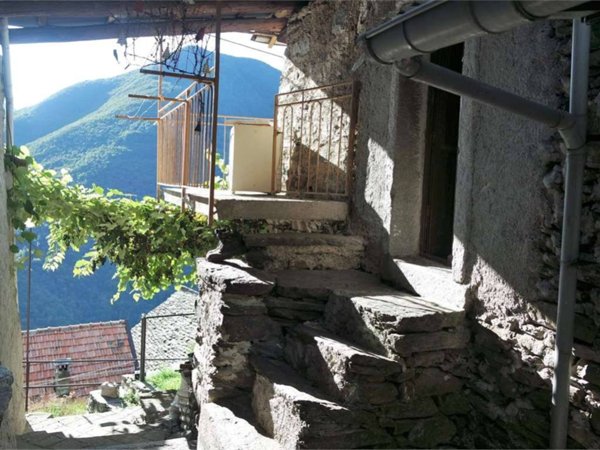 casale in vendita a Montescheno in zona Barboniga