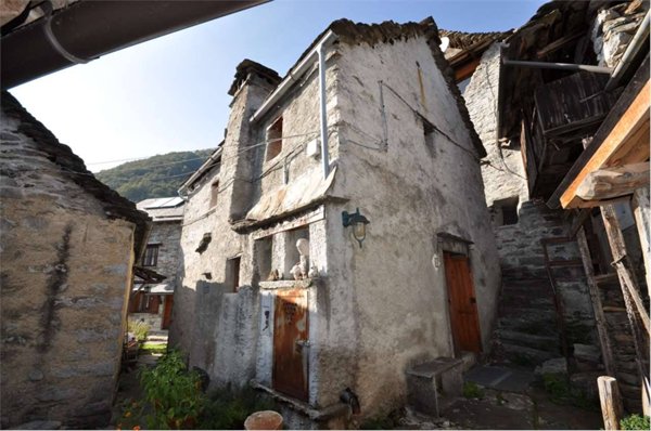 casa indipendente in vendita a Montescheno