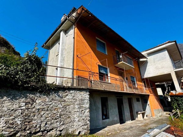 appartamento in vendita a Montescheno in zona Sasso