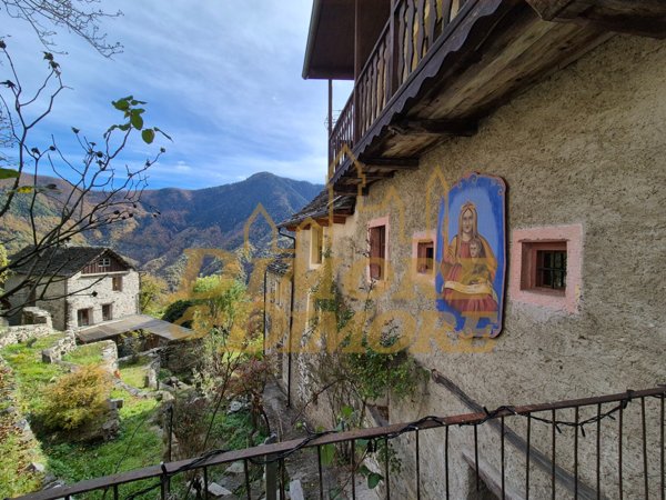 casa indipendente in vendita a Montescheno