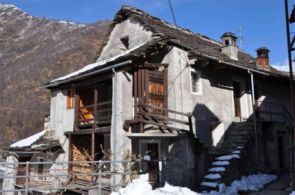 casa indipendente in vendita a Montescheno