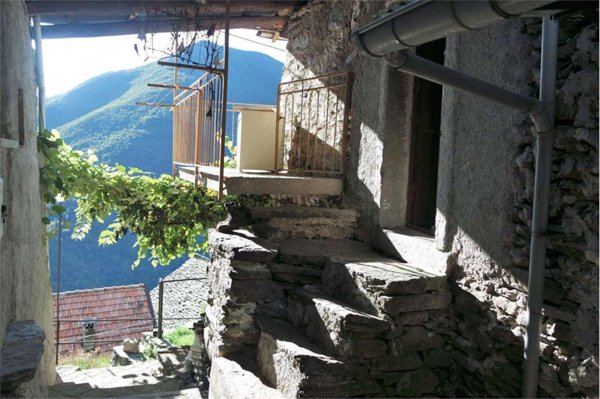 appartamento in vendita a Montescheno in zona Barboniga