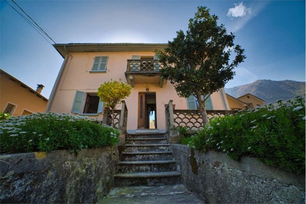 casa indipendente in vendita a Montescheno in zona Sasso