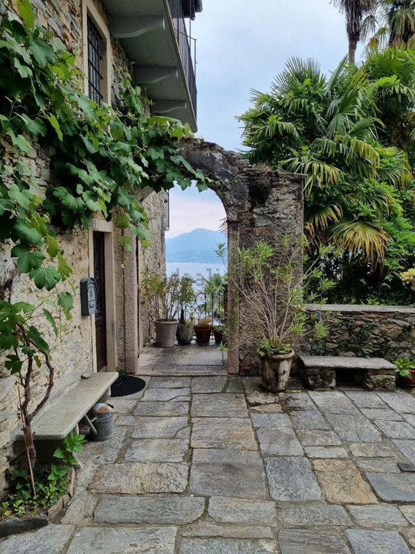 casa indipendente in vendita ad Oggebbio