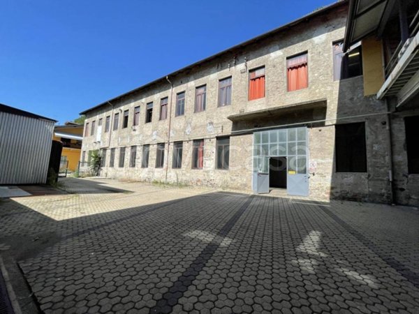 locale commerciale in vendita ad Omegna in zona Crusinallo
