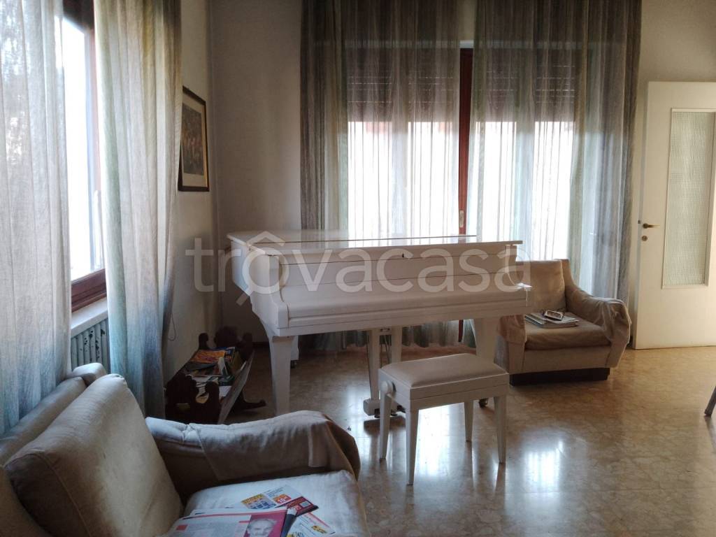 casa indipendente in vendita ad Omegna in zona Crusinallo