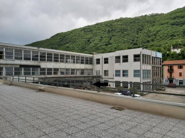 locale commerciale in vendita ad Omegna