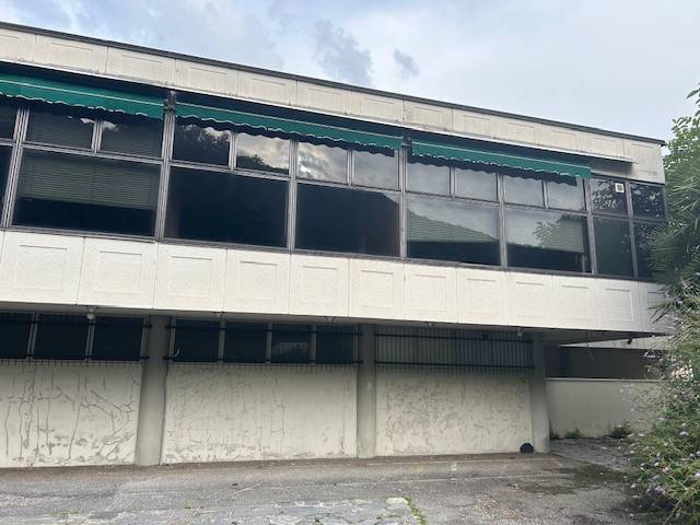 locale commerciale in vendita ad Omegna