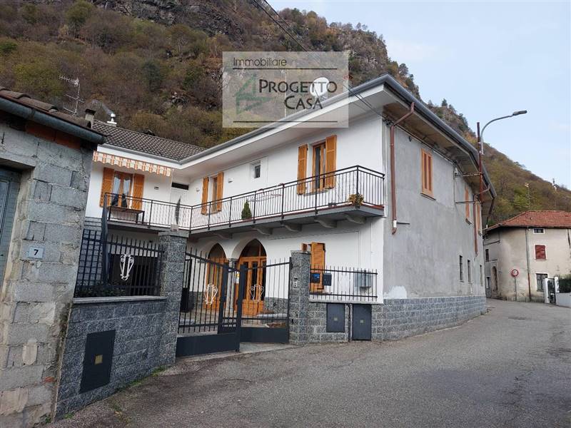 casa indipendente in vendita ad Omegna in zona Cireggio