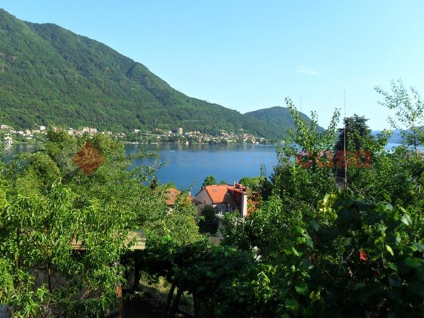 casa indipendente in vendita ad Omegna in zona Crusinallo
