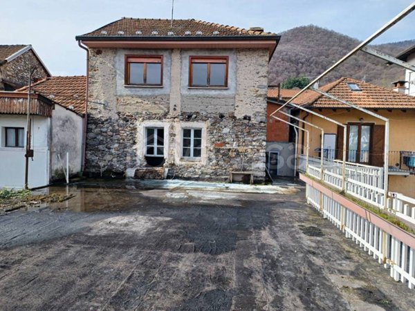 casa indipendente in vendita ad Omegna