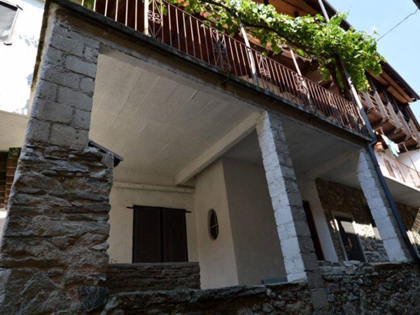 casa indipendente in vendita ad Omegna in zona Agrano