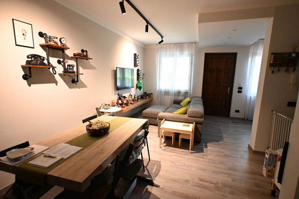 casa indipendente in vendita ad Omegna in zona Agrano