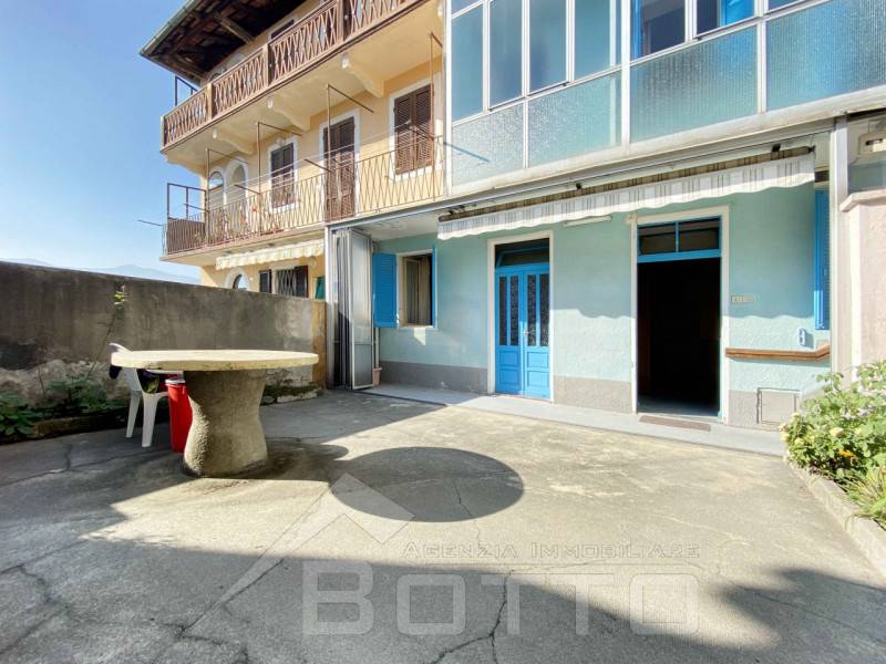 casa indipendente in vendita ad Omegna in zona Agrano